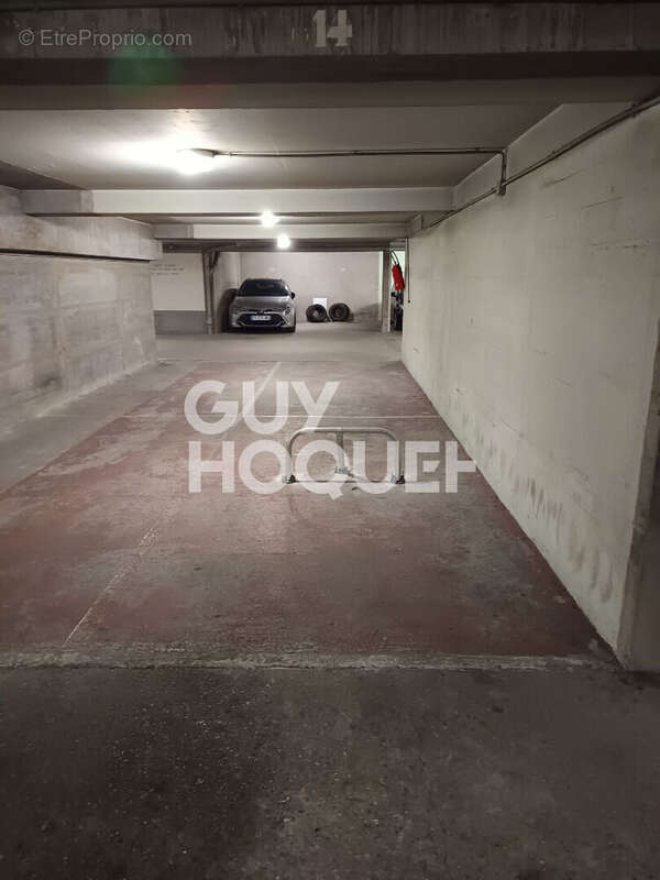 Parking à PARIS-3E