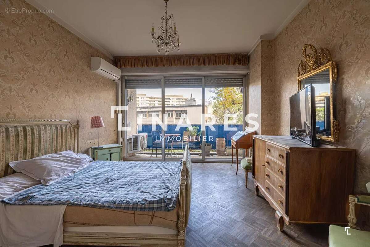 Commerce à MARSEILLE-8E