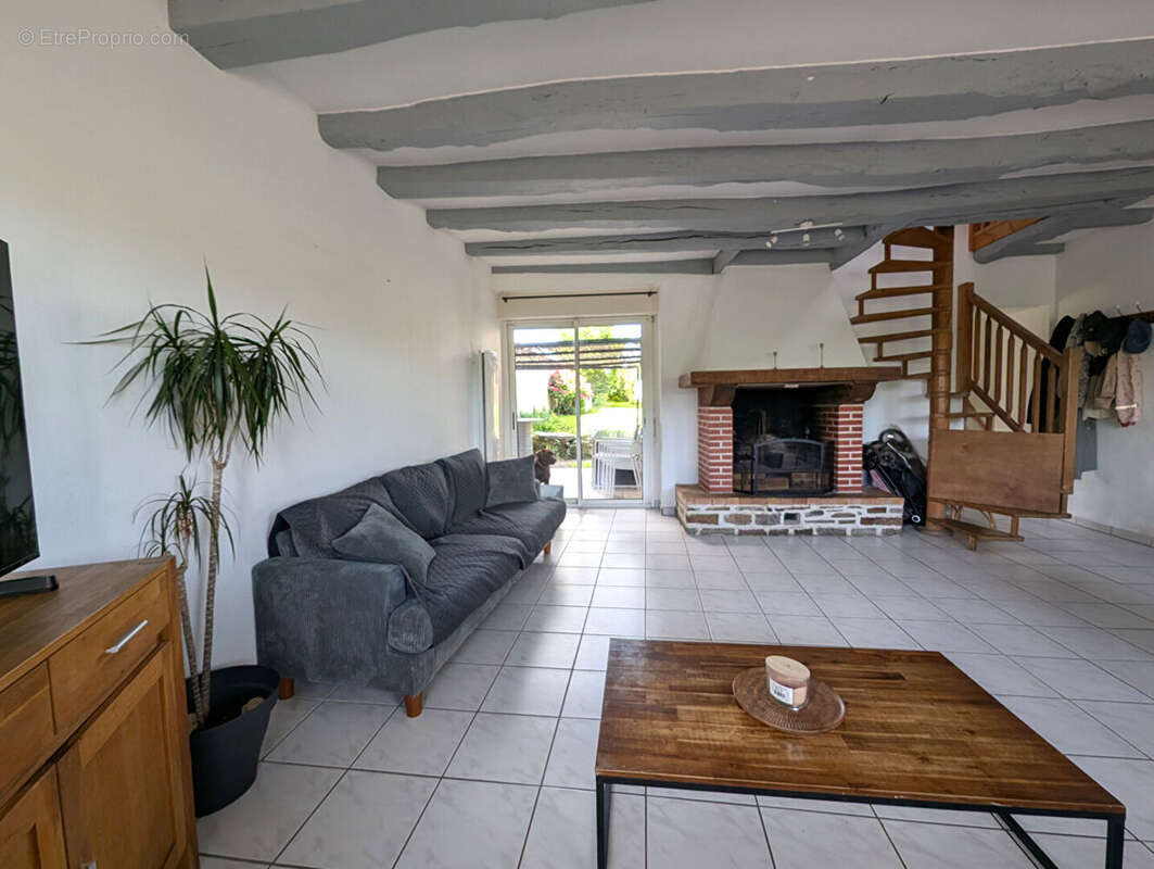 Maison à BAGUER-MORVAN