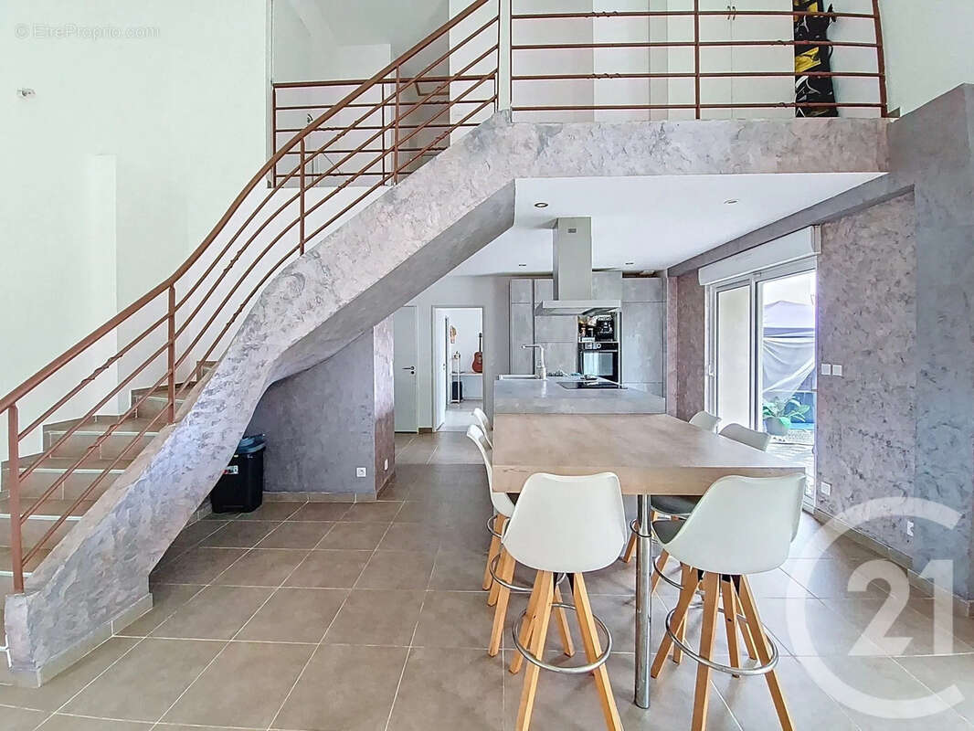 Maison à SAINT-PIERRE-DE-CHANDIEU