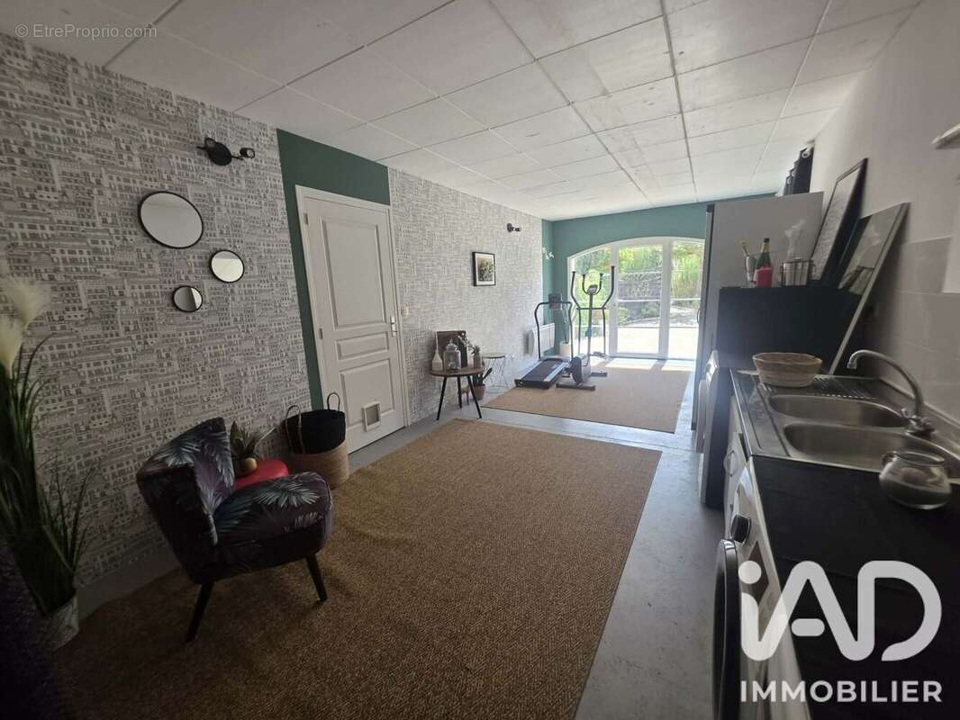 Photo 8