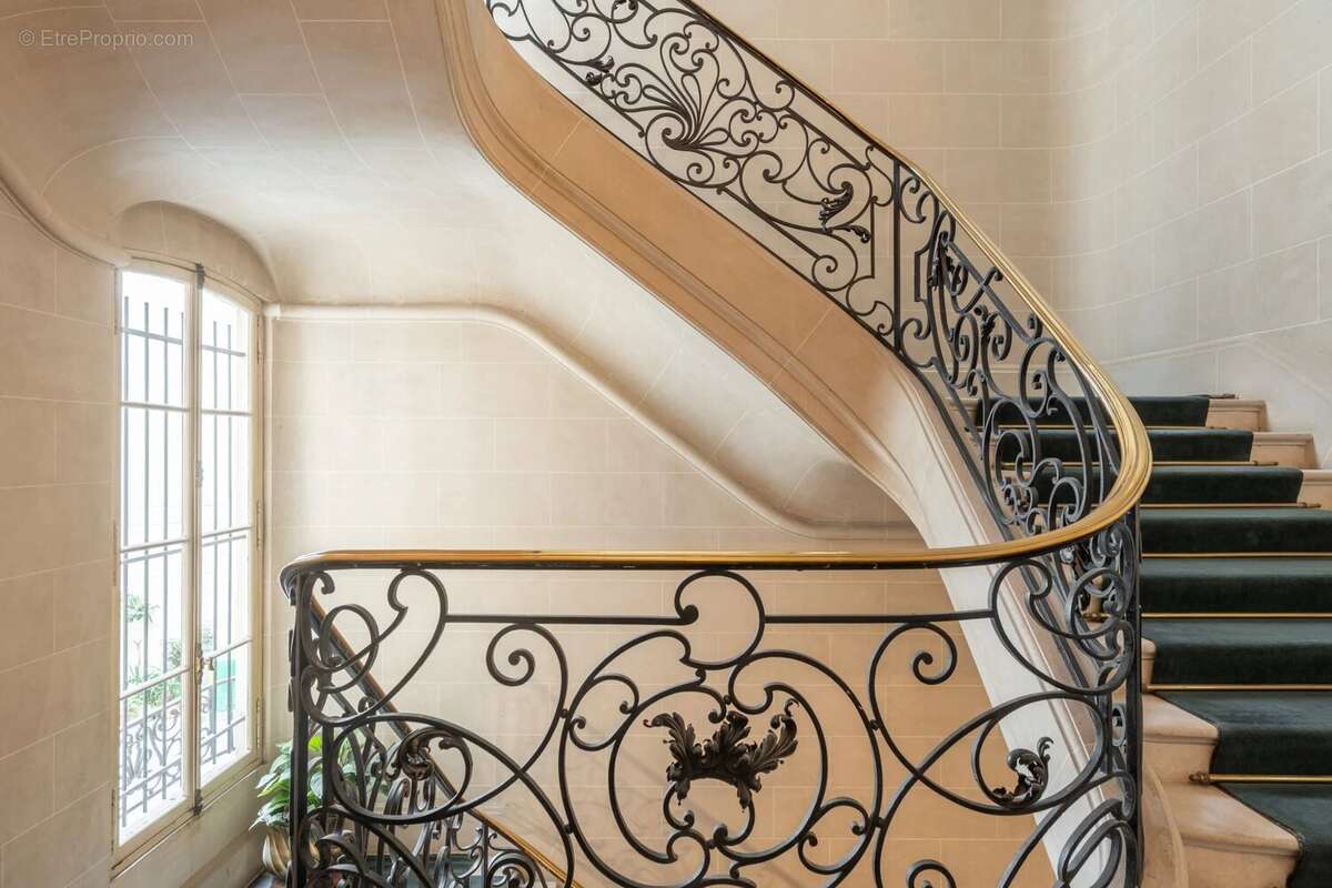 Appartement à PARIS-7E