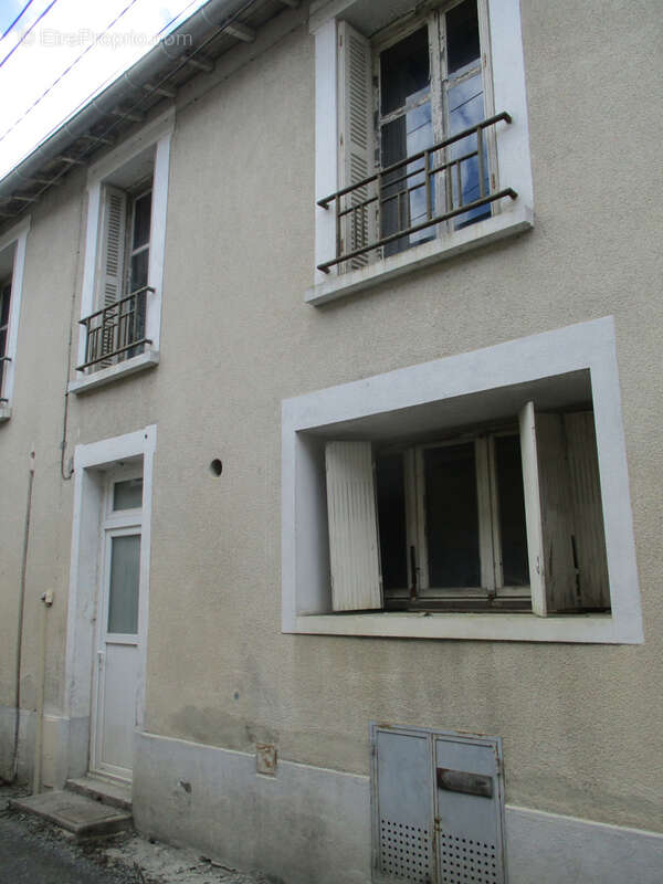 Maison à LUSIGNAN