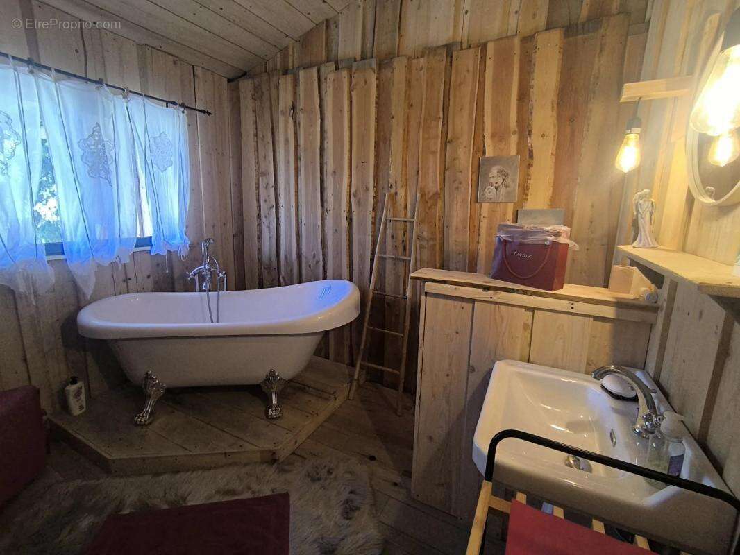 Maison à GREOLIERES