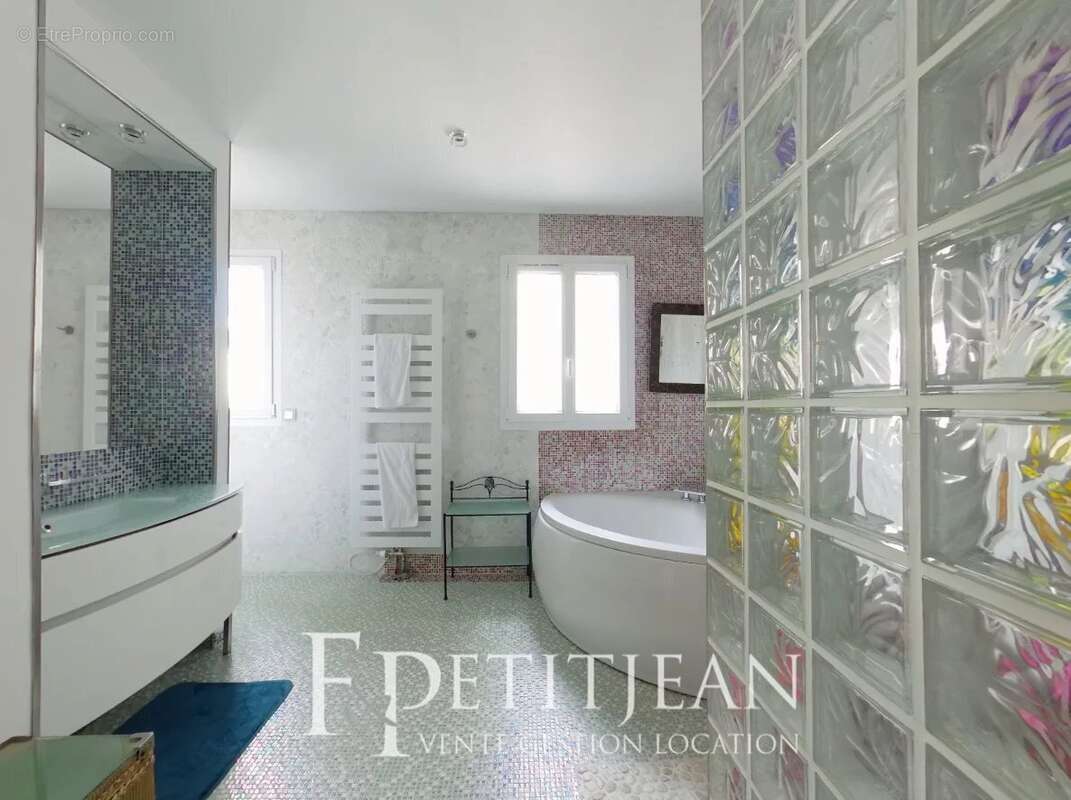 Appartement à PARIS-7E