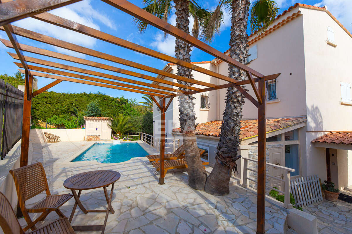 Maison à MANDELIEU-LA-NAPOULE