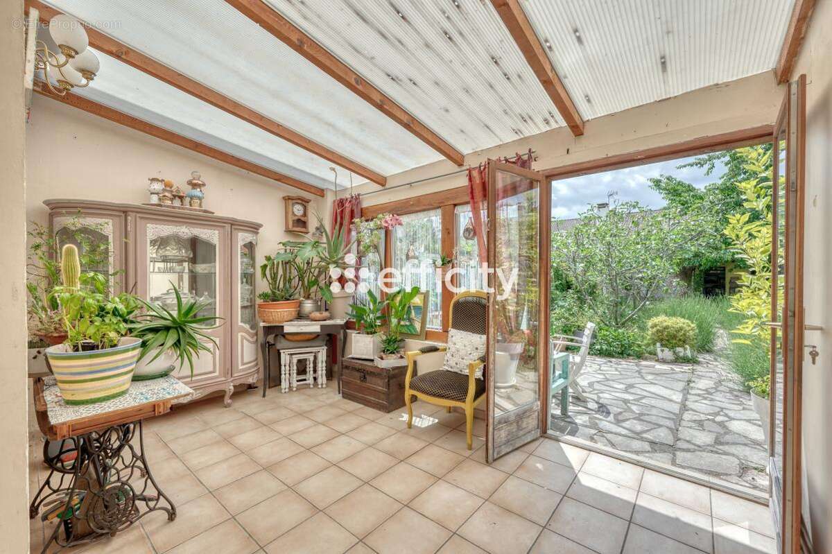 Maison à COMBS-LA-VILLE