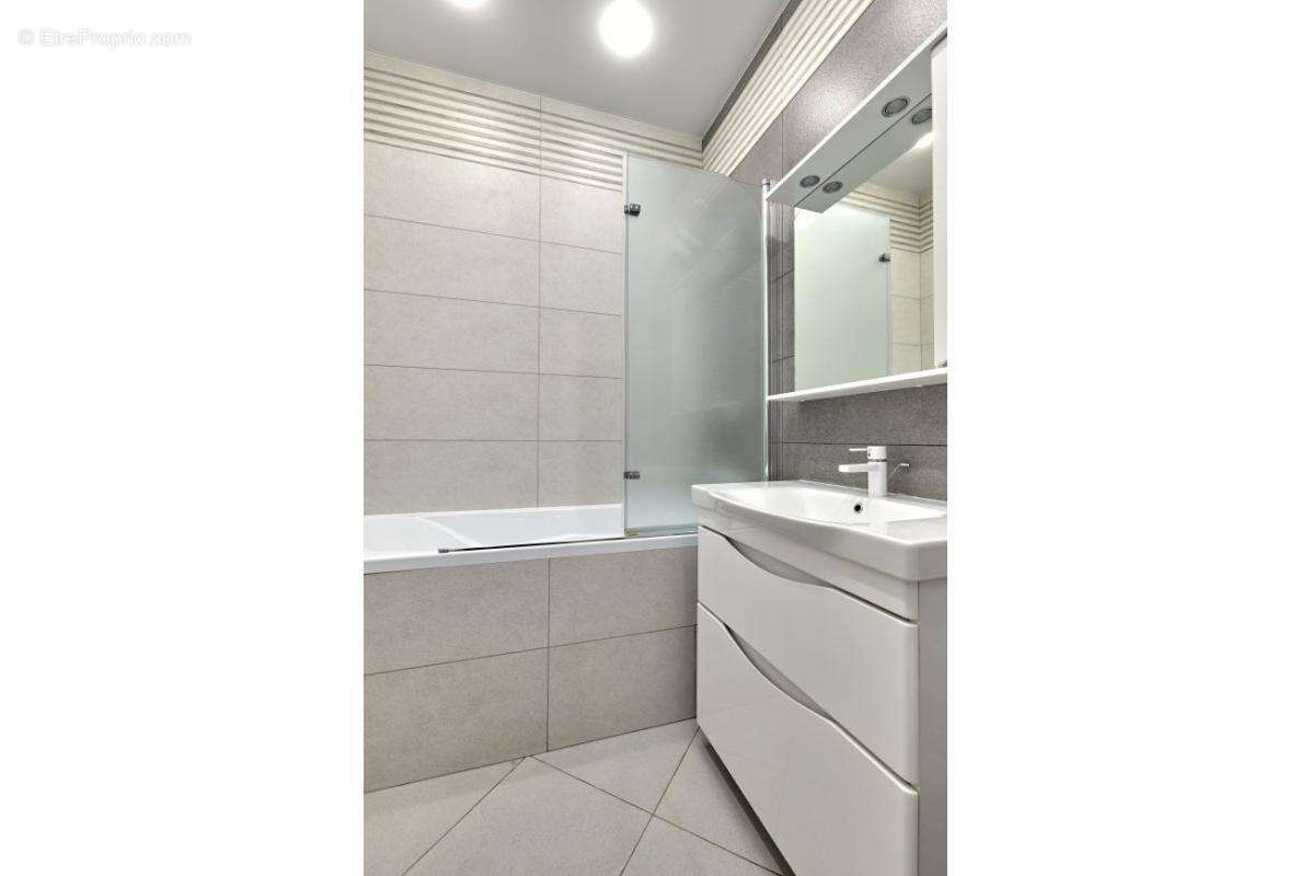 Appartement à SALLES