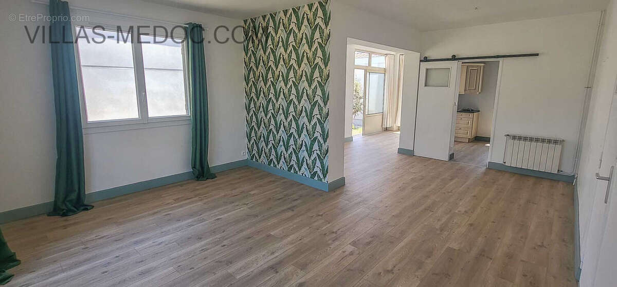 Maison à VENDAYS-MONTALIVET