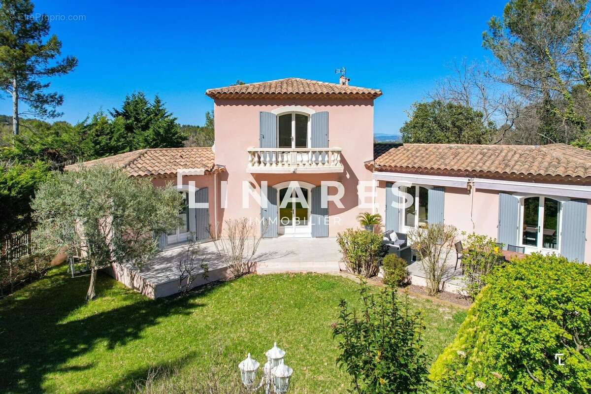 Maison à SIMIANE-COLLONGUE