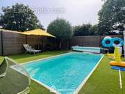 ... et un piscine 6 m x 3 m et son espace de détente agréable. - Maison à SAINT-MARTIN-DU-FOUILLOUX