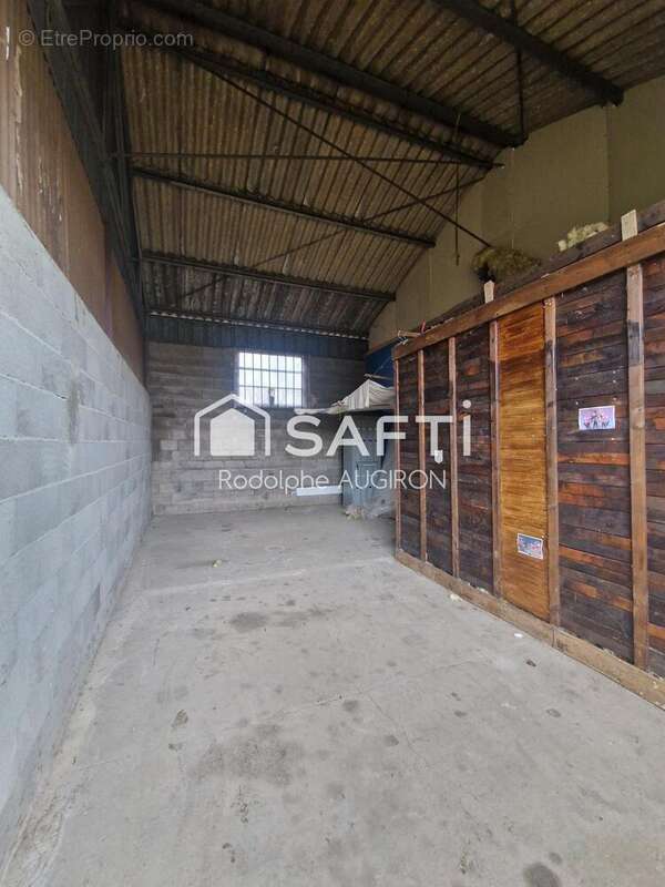 Photo 4 - Parking à NAVEIL