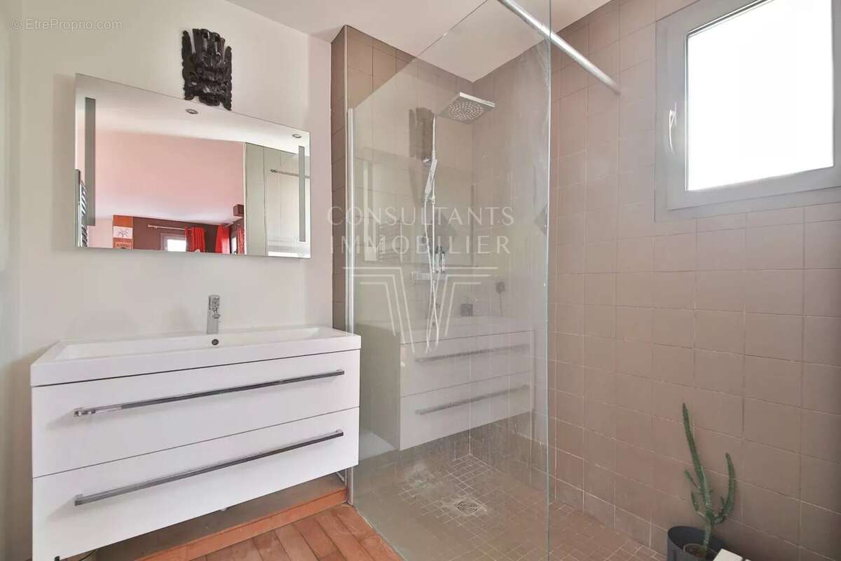 Maison à ISSY-LES-MOULINEAUX