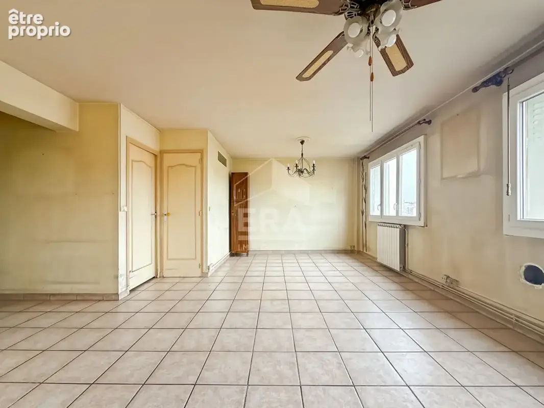 Appartement à MARSEILLE-4E
