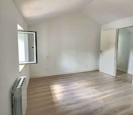 Maison à SAINT-LAURENT-DE-LA-PREE