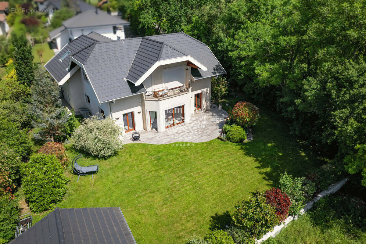 Maison à DIVONNE-LES-BAINS