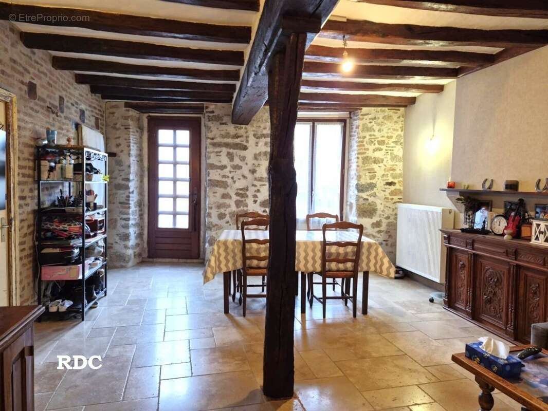 Maison en pierre de caractère - 214m2 - 7 pièces - photo 2