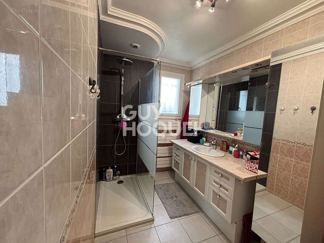 Maison à OZOUER-LE-VOULGIS