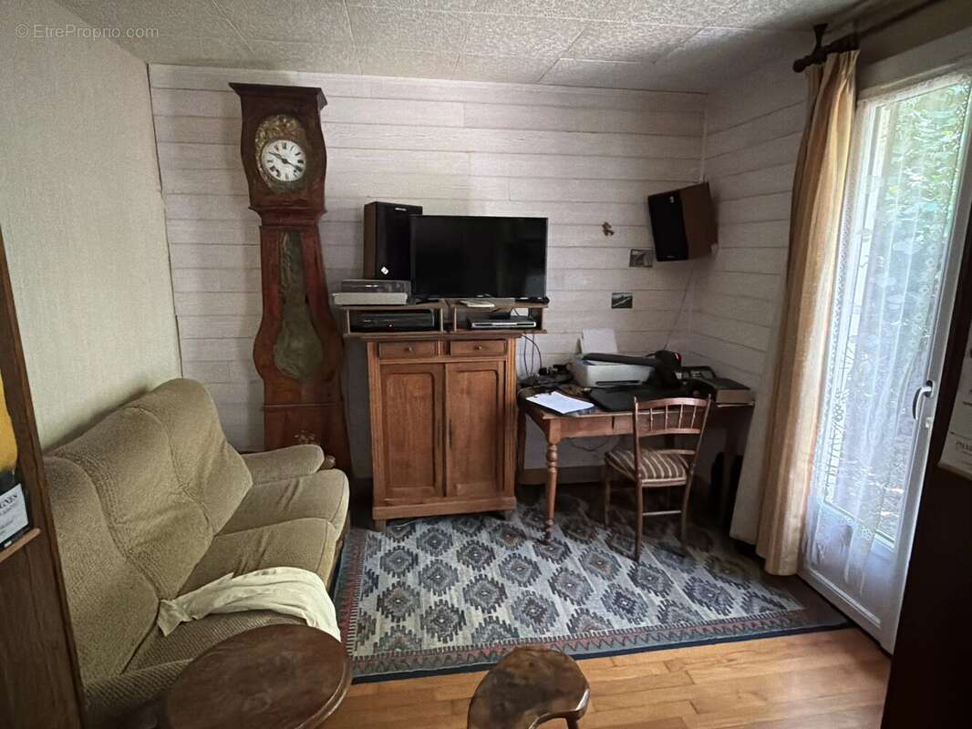 Pavillon indépendant au bord d'un ruisseau, niché dans un cadre boisé paisible - photo 3