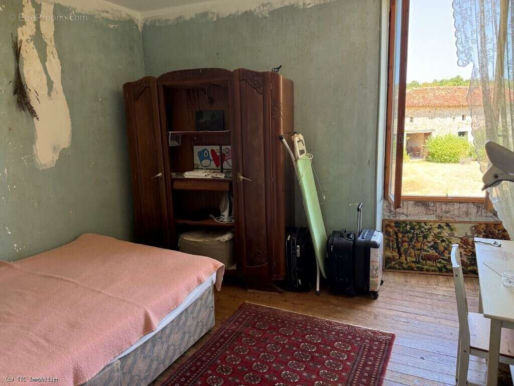 Belle Maison Sur Un Parc de 4843m² Avec Piscine - photo 13