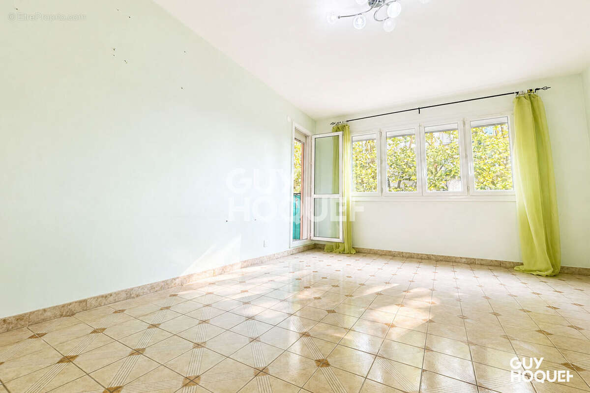 À vendre 3 pièces de 63m²  balcon + parking - photo 4