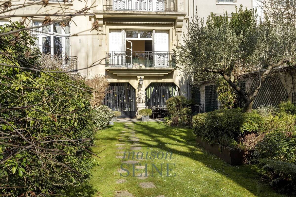 Maison à NEUILLY-SUR-SEINE