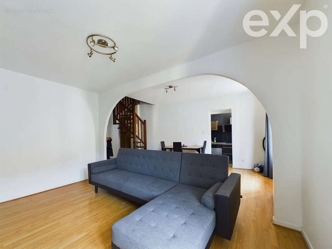 Appartement à LA TOUR-DU-PIN