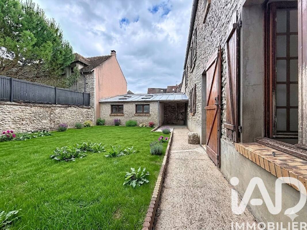 Photo 1 - Maison à DAMMARTIN-EN-SERVE