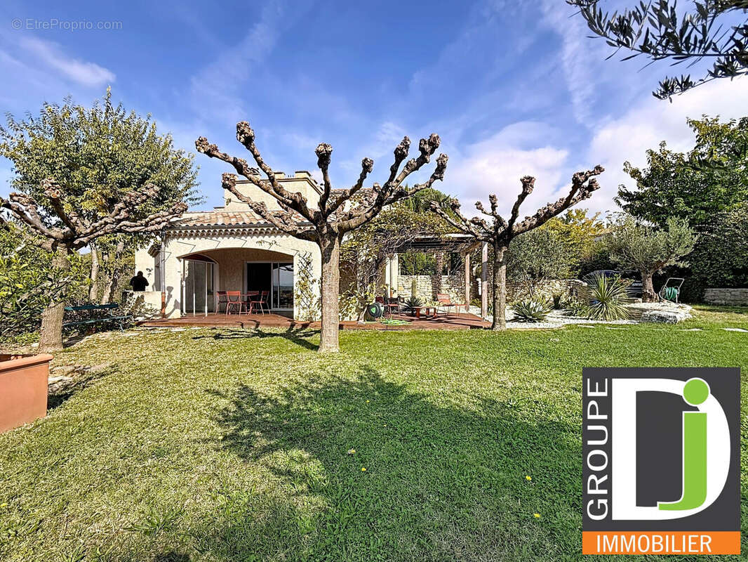 Maison à MONTELEGER