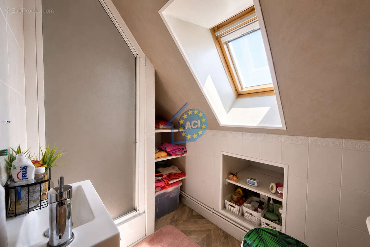 Maison  issou   secteur pavillonnaire 4 chambres - photo 8
