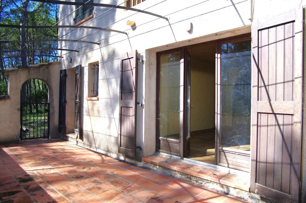 Maison à VILLECROZE