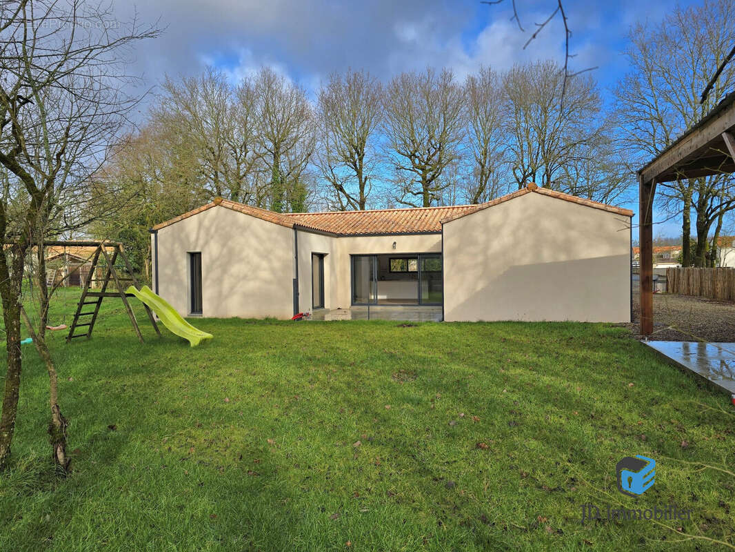Maison à AIZENAY