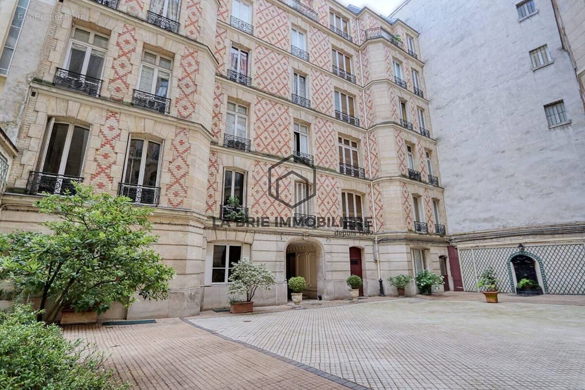 Appartement à PARIS-8E