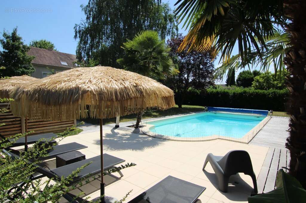 Belle propriete de caractere de 293 m² avec piscine et terrain de 1510 m² - photo 3
