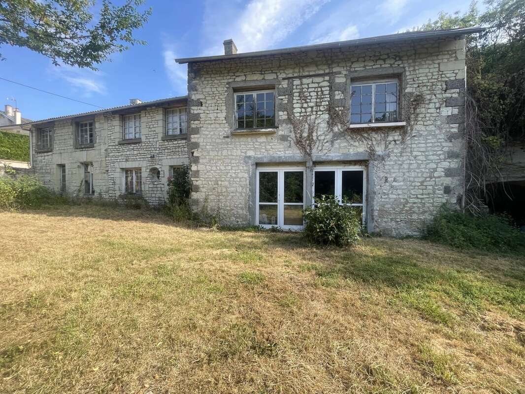 Maison en pierre de 200 m² à rénover - photo 14