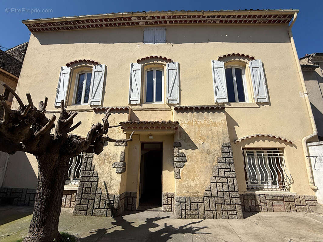 Maison à LA ROQUE-D'ANTHERON