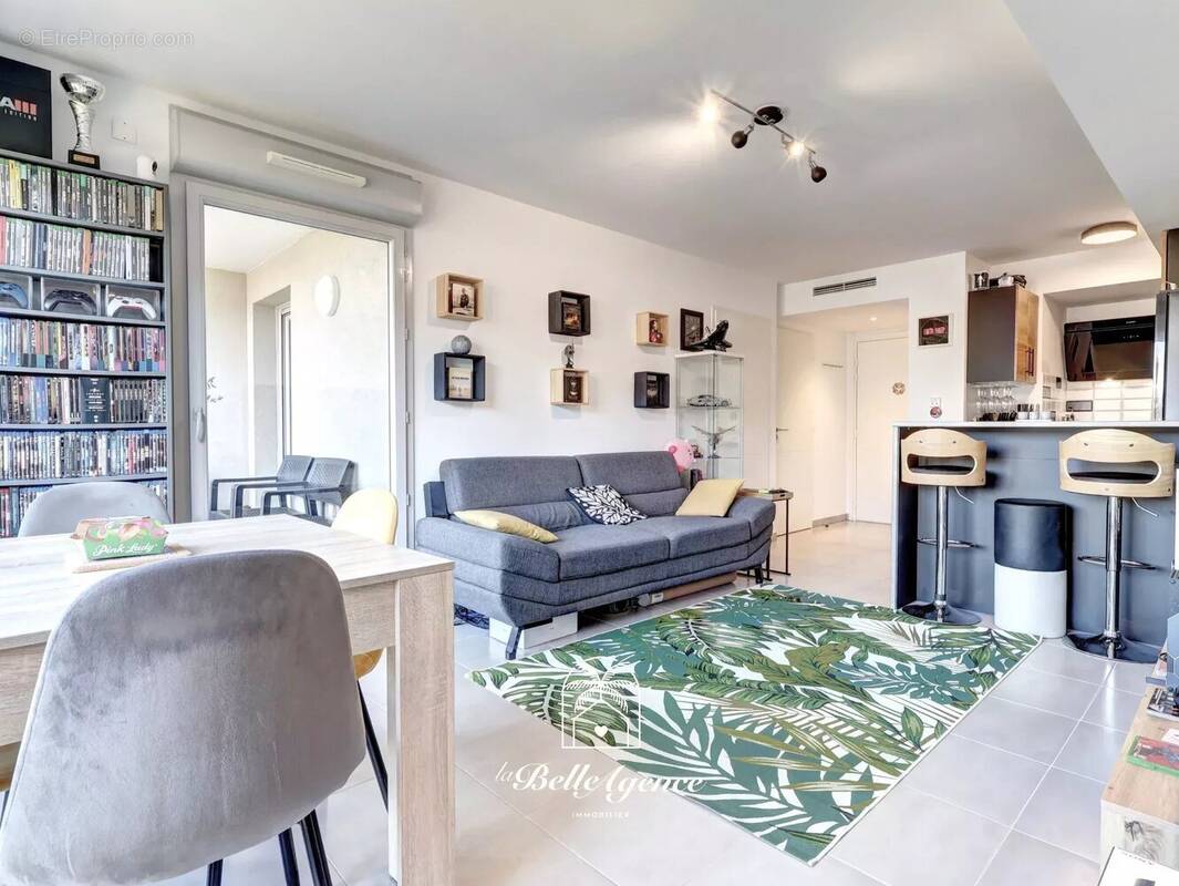 Appartement à SAINT-LAURENT-DU-VAR