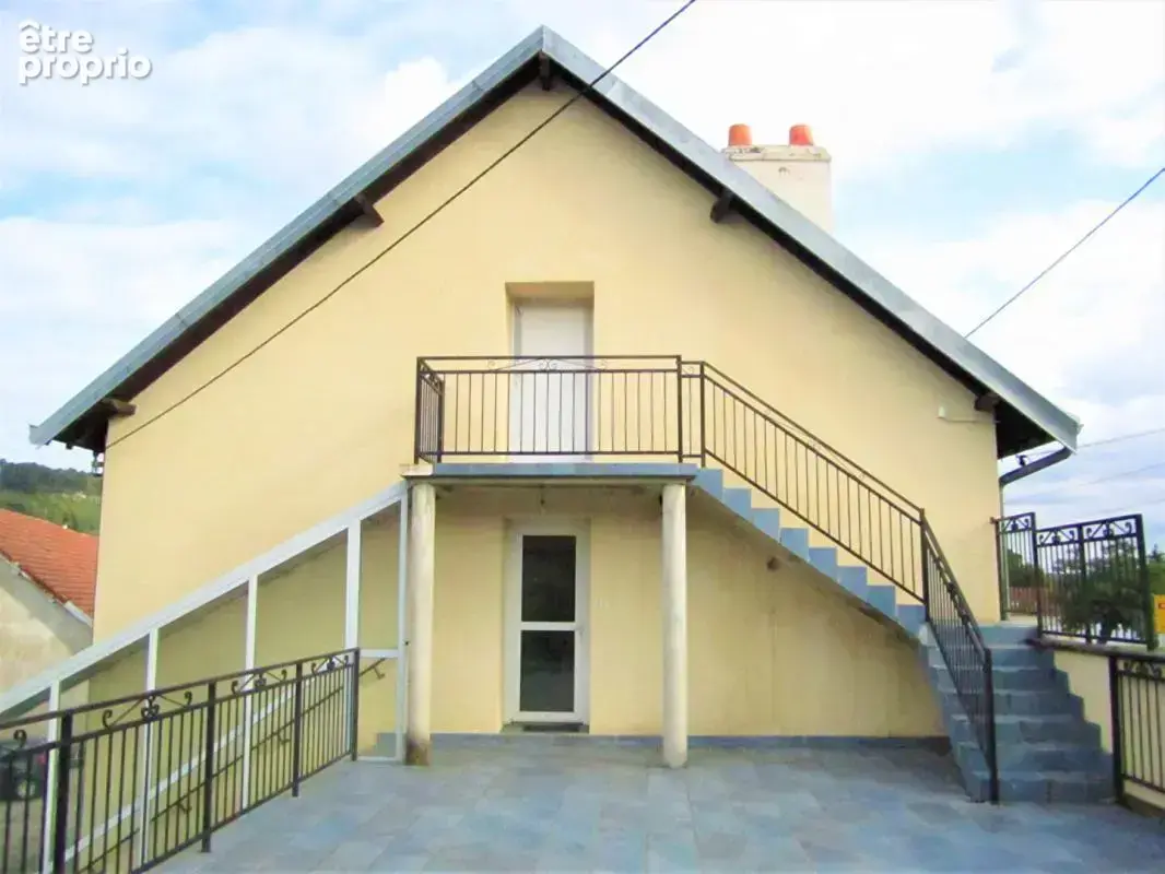 Immeuble de 430 m2 habitables composé de 4 appartements à Vesoul 70000  au prix de 197 900 Euros - photo 9