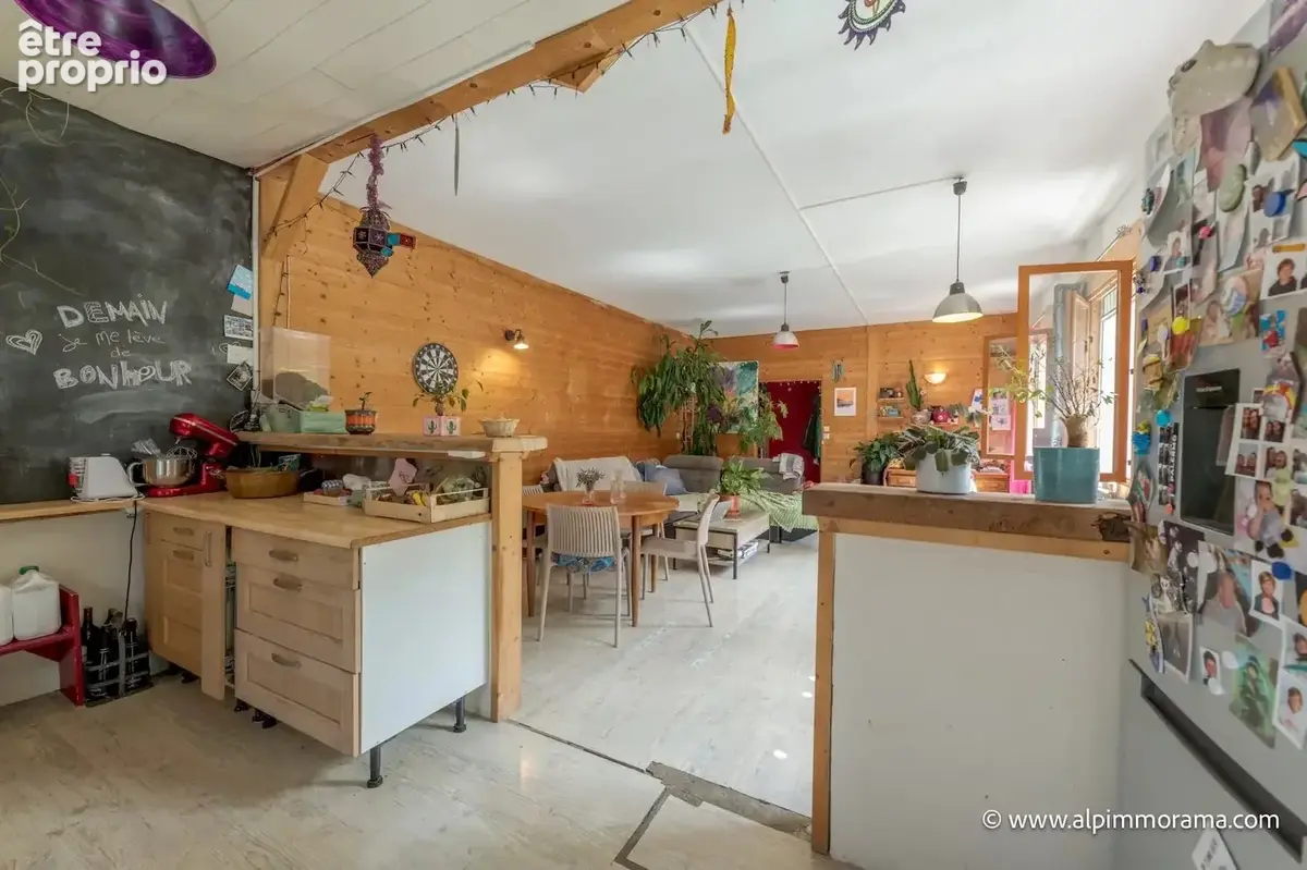 Samoëns – Ferme de caractère avec 3 appartements, jardin et grange - photo 5