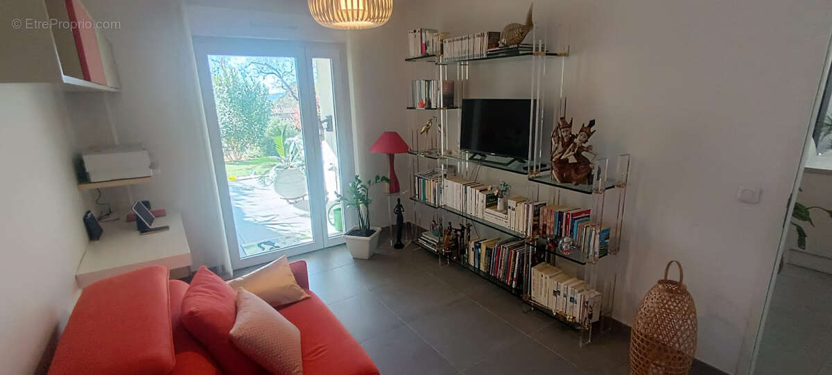 Appartement de standing en rez de jardin à Six Fours - photo 12