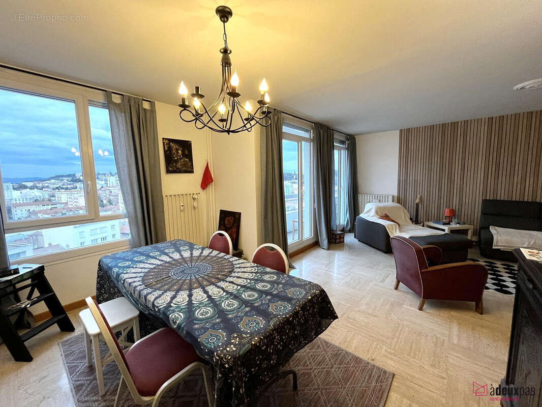 Appartement à SAINT-ETIENNE