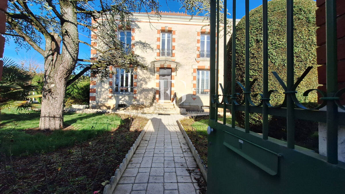 Maison à SAINT-FRAIGNE