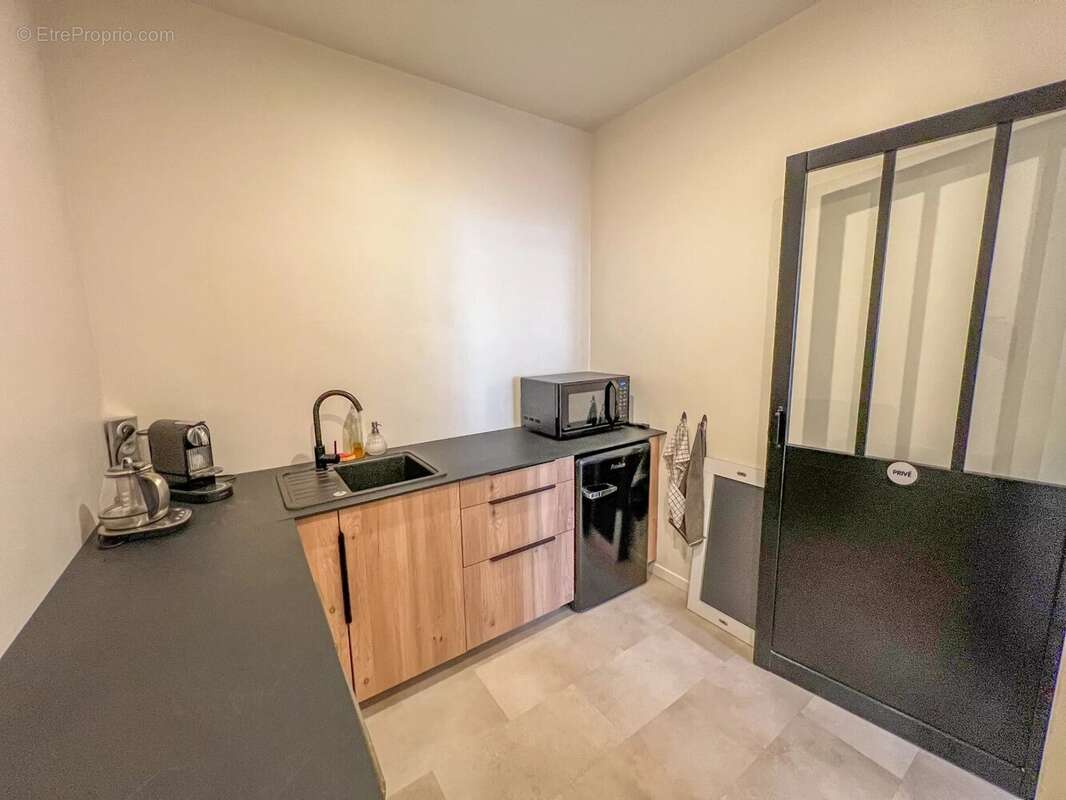 Commerce à LE MESNIL-SAINT-DENIS