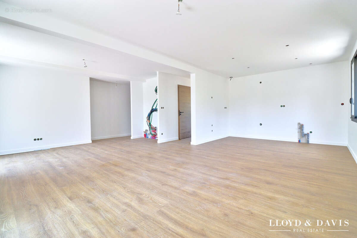 Appartement 103 m² à Challes-Les-Eaux  - photo 5