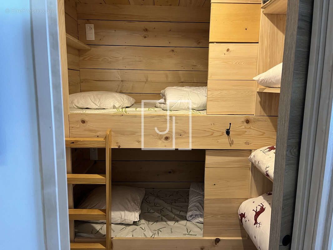 Appartement à ENCHASTRAYES
