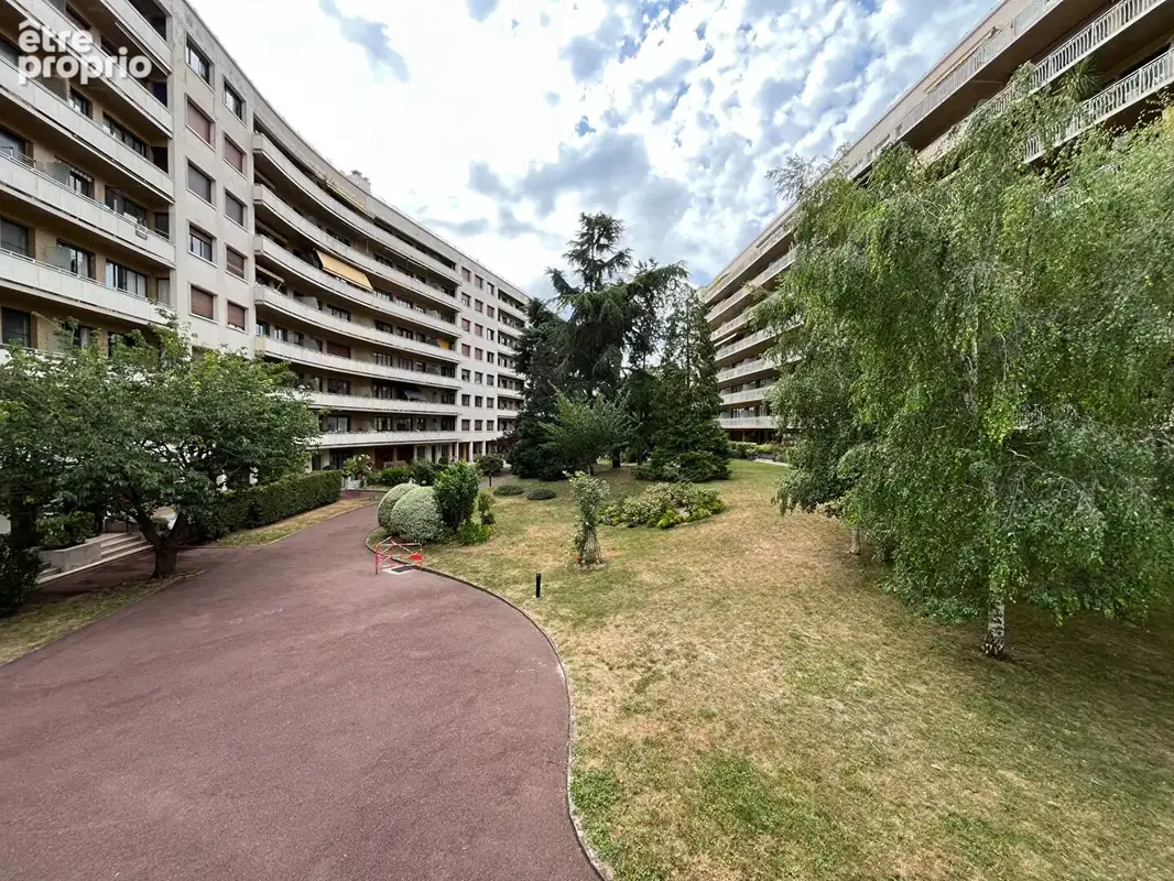 Chambre de service - 9.34 m2 / SAINT CLOUD VAL D'OR - photo 6