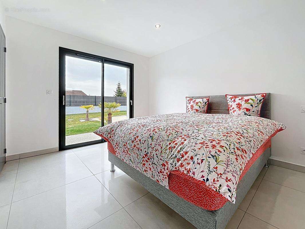 Maison à SAINT-PAUL-LES-ROMANS