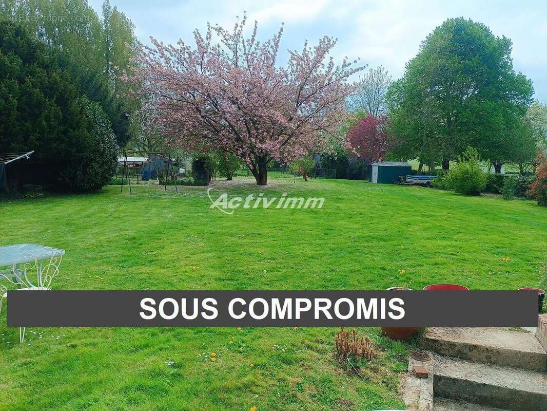 4257 28 - Maison à HESDIN