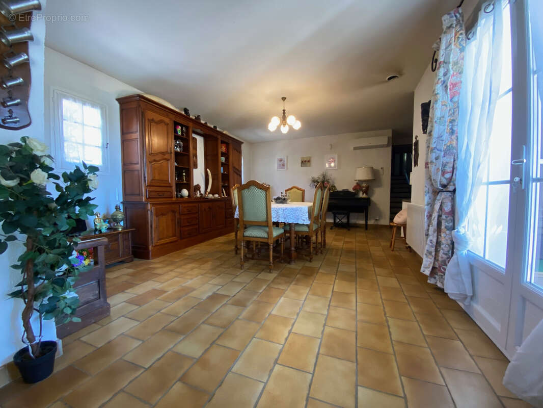 Maison à CADEROUSSE