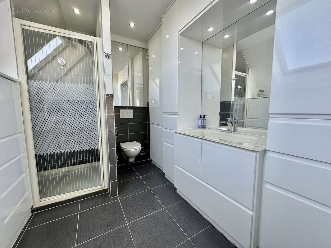 Appartement à SAINT-LAURENT-DU-VAR